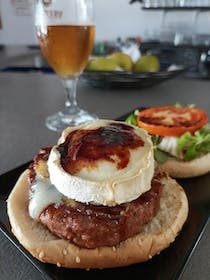 Enjoy Delicious Burgers at Hamburgueseria Rosa