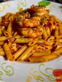 Dine at Restaurante en Nueva Andalucía Sisters