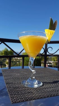 Enjoy drinks and live music at L'Abreuvoir de Mougins