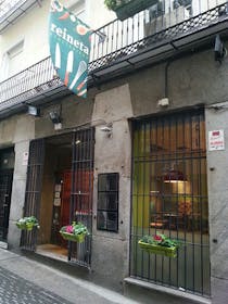 Try delicious vegan dishes at Reineta Vegetariano
