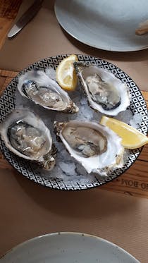 Feast on oysters and wine at Restaurante O Retiro