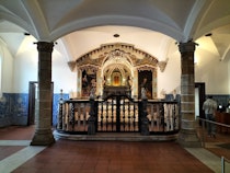 Explore the Gothic splendour of Igreja e Mosteiro de São Francisco