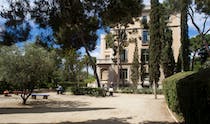 Play sports and explore Villa Cecilia Gardens