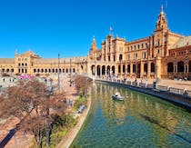 Experience the beauty of the iconic Plaza de España