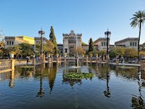 Find a lovely spot on Plaza de América