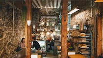 Discover a great place with origin coffee and a menu for veggie lovers