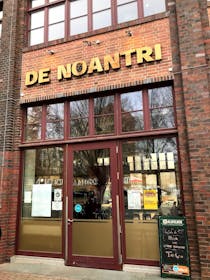Get your fill of delicious oven-baked pizza at De Noantri