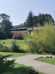 Explore the tranquil gardens of the Calouste Gulbenkian Foundation