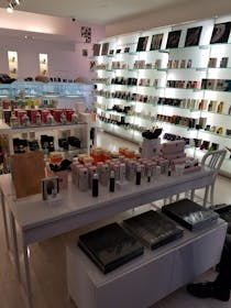 Explore the Stylish and Eclectic RONROBINSON Boutique