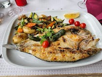 Enjoy the fresh seafood at Restaurante A Grelha do Ti-Manel