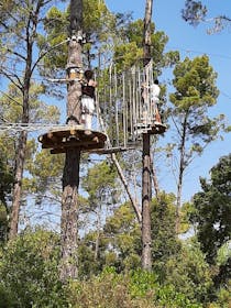 Experience tree climbing at L'arnaude de Aventures