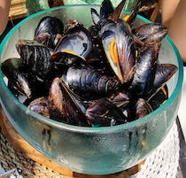 Try the fresh mussels at Le Maïva