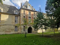 Discover the Tranquil Hôpital-Saint-Louis Garden