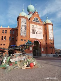 Watch a movie in an inactive bullfighting arena of Cinema City Campo Pequeno