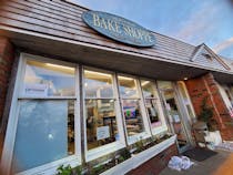 Indulge in Montauk Bake Shoppe's Delicious Pastries and Sandwiches