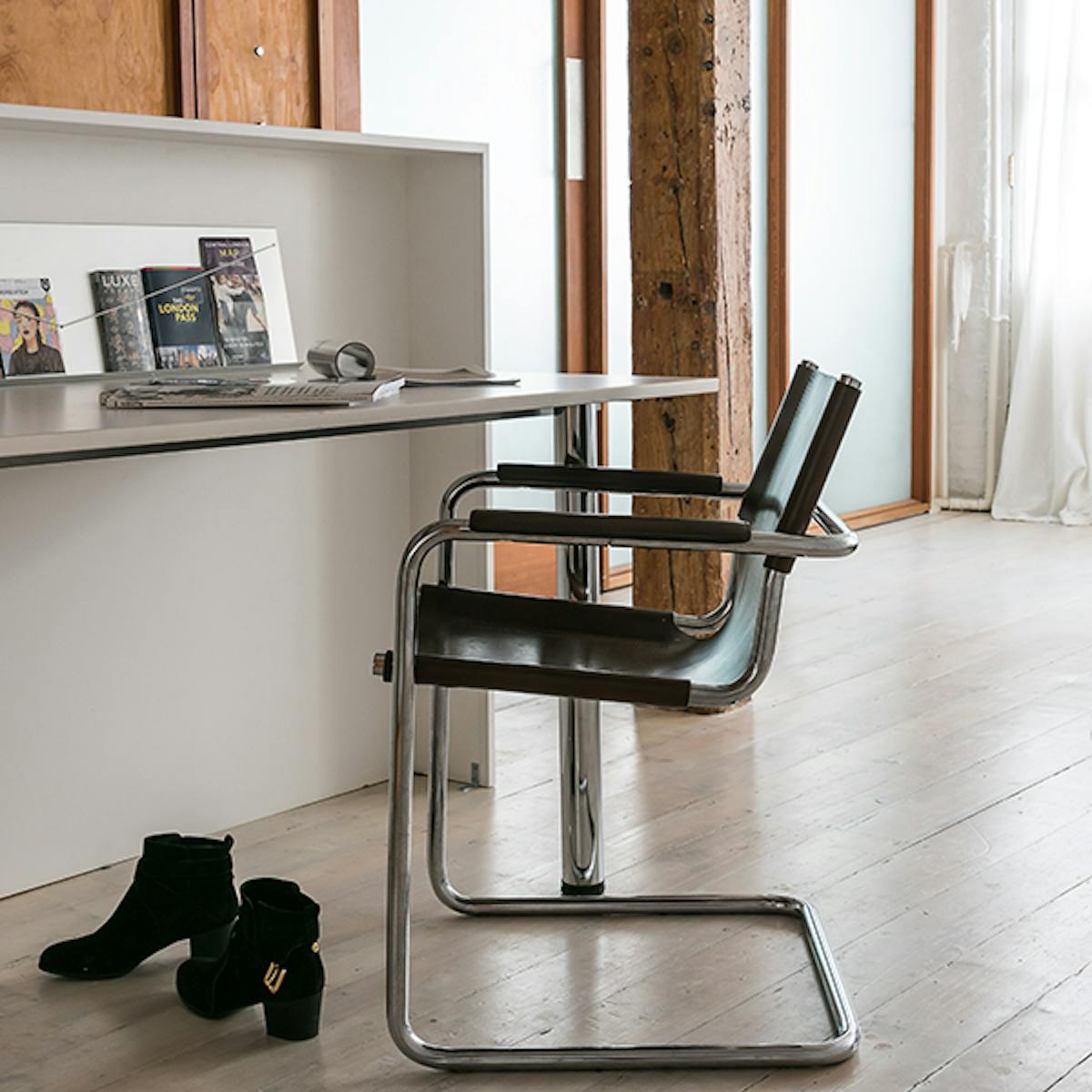 Study inside Swing apartment
