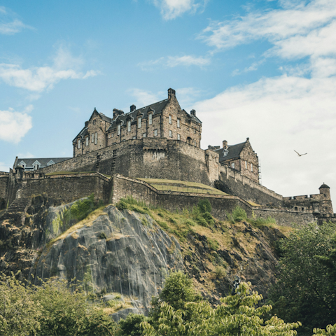 Explore iconic sights across the heart of Edinburgh