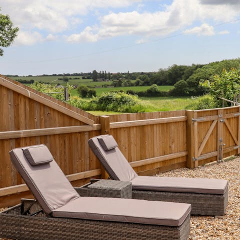 Recline in the garden and savour the peace of the countryside