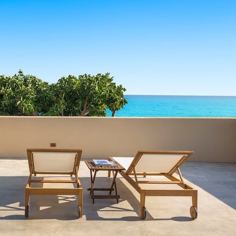 Lounge on the roof terrace and watch the waves
