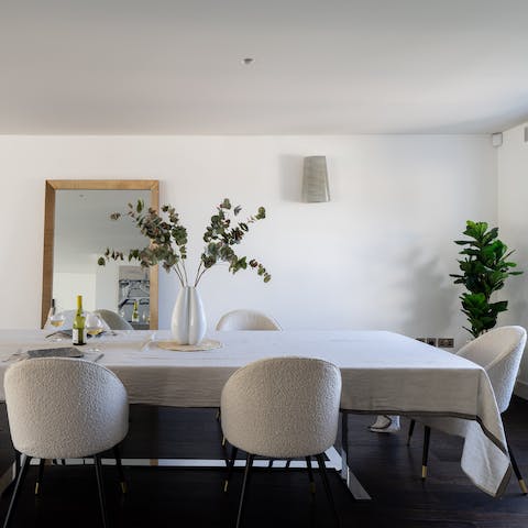 Dine en famille in sophisticated yet serene surroundings