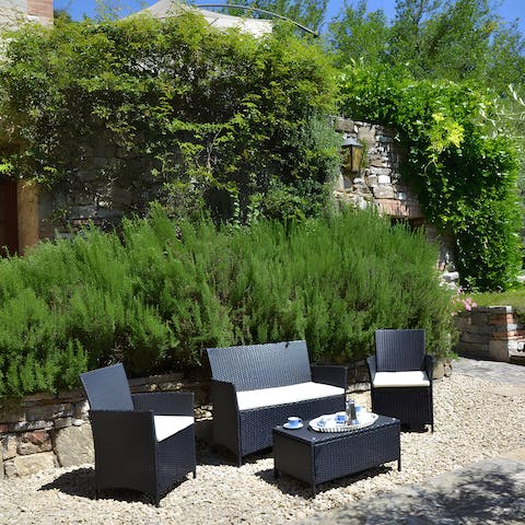 Unwind with a glass of Chianti in the garden