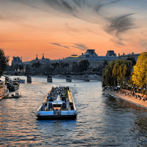 Enjoy a magical sunset boat trip along the Seine