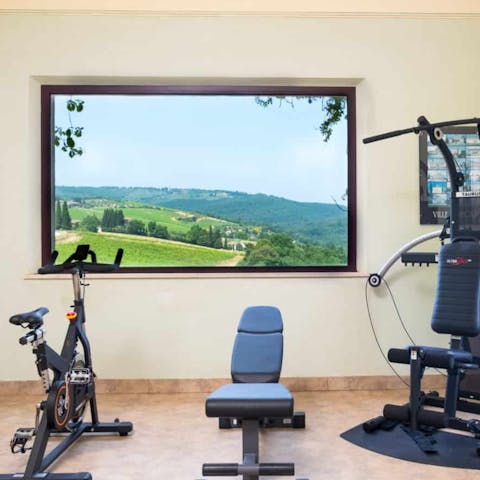 Feel refreshed after an uplifting workout in the gym