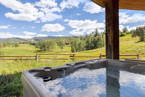 Ease into the hot tub as the San Juan Mountains stretch out ahead