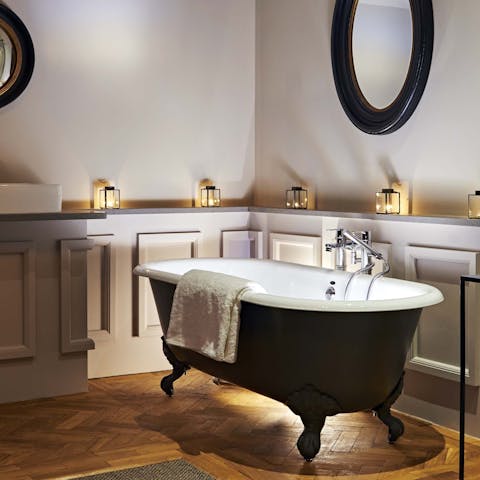 Spend your mornings in the freestanding bathtub