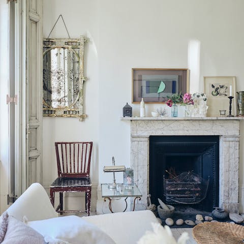 Admire the medley of modern art and original Georgian features inside