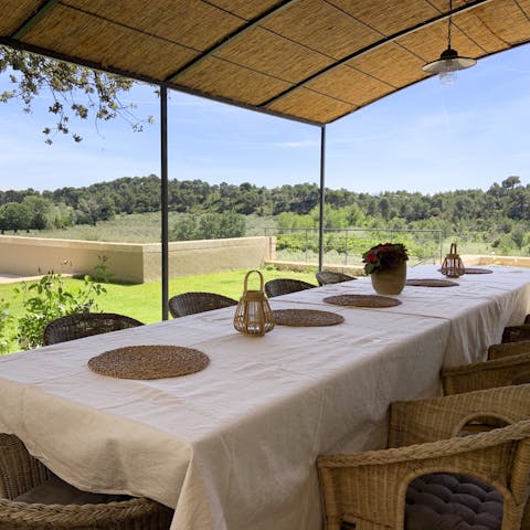 Enjoy peaceful dinners al fresco