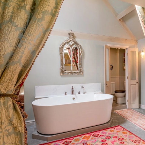 Soak your troubles away after long walks through the Cotswolds