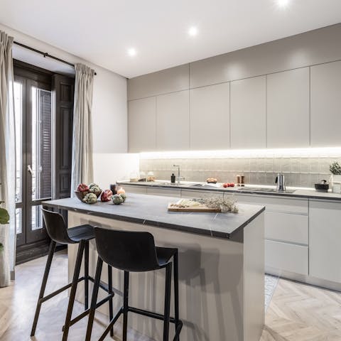 Rustle up a quick bite to eat in the well-equipped kitchen