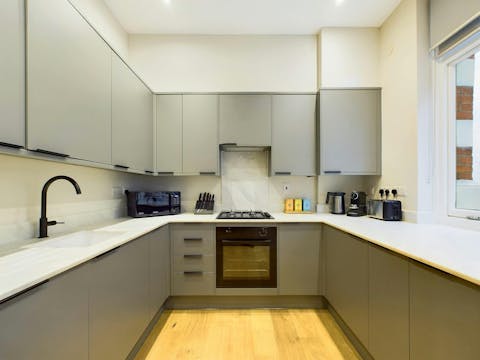 Whip up a delicious home-cooked meal after a day of London sightseeing