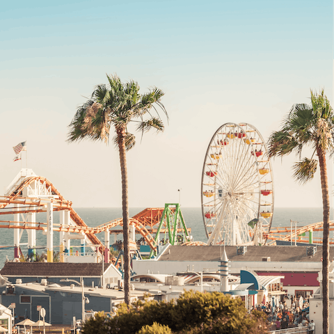 Stay a bike ride away from Santa Monica and Venice Beach