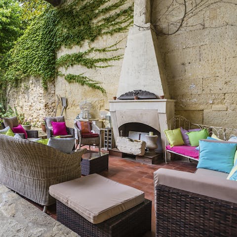 Gather outside for wine tasting and alfresco dining with your loved ones