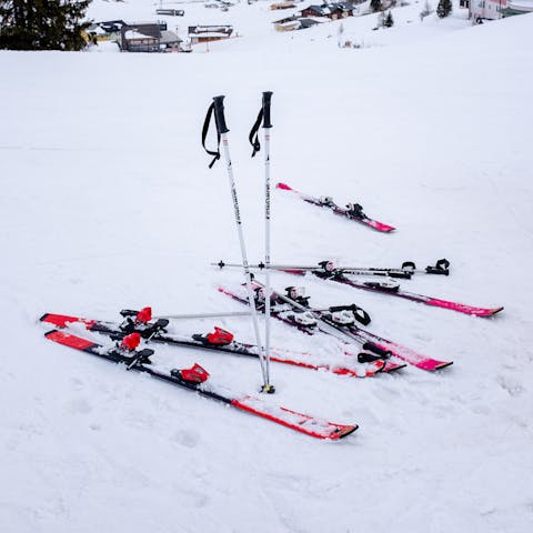 Hit fresh powder in no time thanks to the nearby ski lift