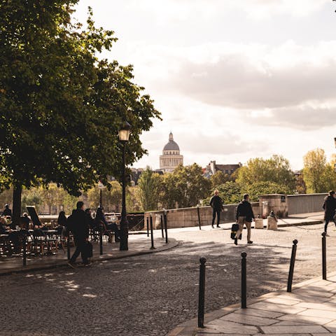 Meander across Pont du Sully to Île Saint-Louis for the best crêpes in Paris