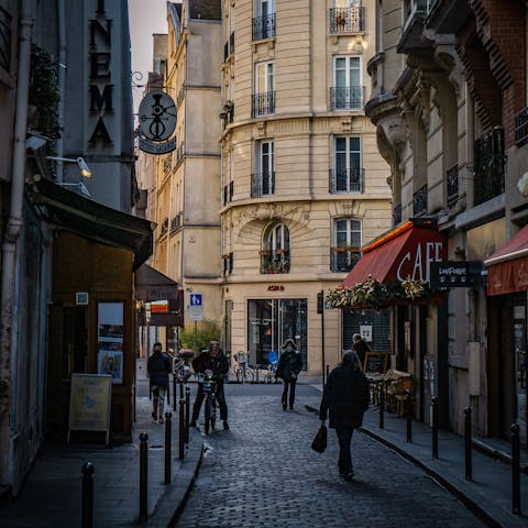Discover the bars, cafes, and bakeries of the Latin Quarter