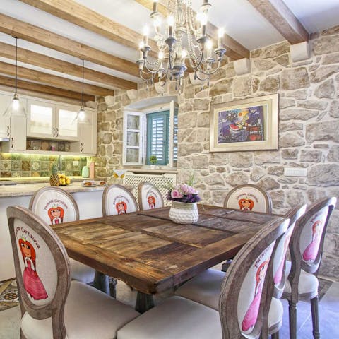 Tuck into delicious Cypriot salads and kleftikos around your dining set
