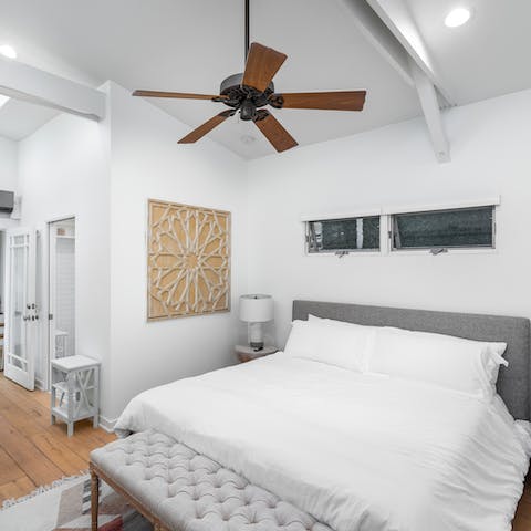 Sleep soundly in the relaxing master bedroom with ensuite bathroom