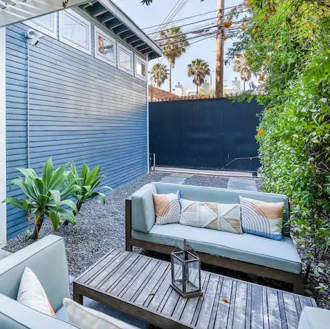 Spend balmy LA evenings hanging in the covered outdoor seating area