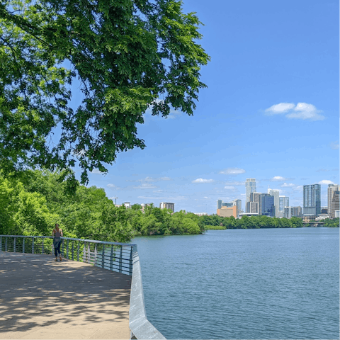 Get out and explore everything Austin has to offer – you’re a 10-minute drive or 15-minute bike ride from Lady Bird Lake