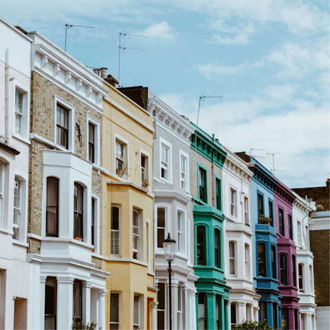 Explore Notting Hill and its pastel-coloured houses