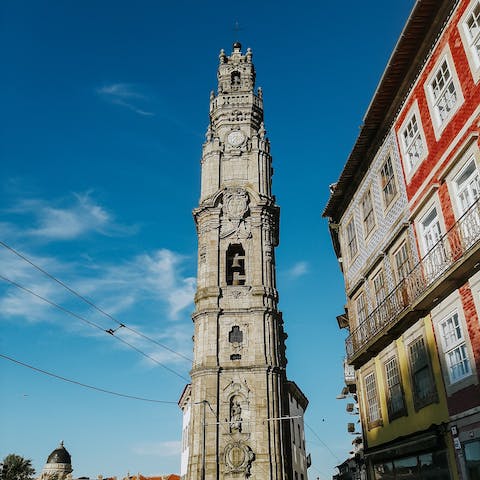 Stay in the heart of Porto, just a six-minute stroll from Clérigos Tower and fifteen from the Douro River