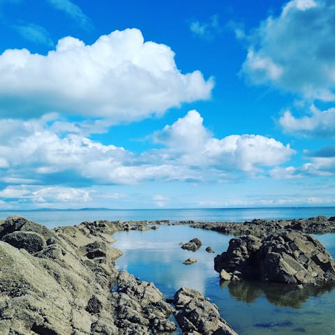Stay on the beautiful Pembrokeshire coast, with the Saundersfoot beach on your doorstep