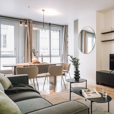 Unwind in the spacious living area after a long day of sightseeing