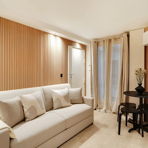 Enjoy total relaxation in the living room after a day of exploring