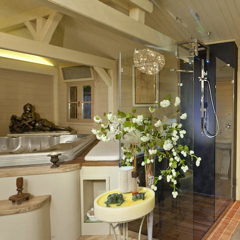 Have your own spa day in the private fitness centre with hot tub and solarium