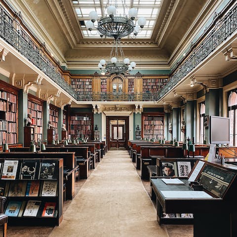 Catch a bus and be at the Victoria & Albert Museum in ten minutes